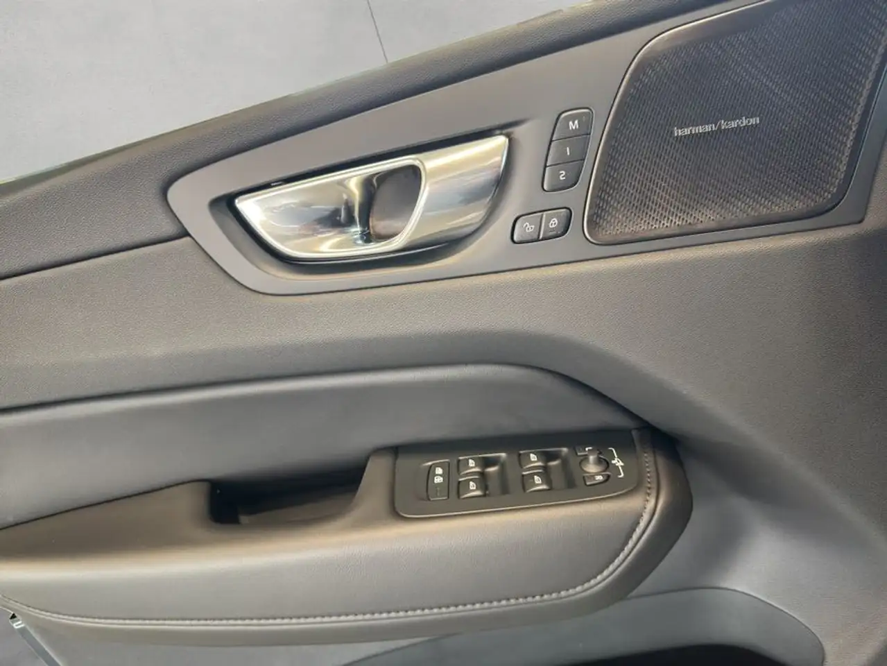 Volvo XC60 XC60 B5 B AWD Core — Vehicle gallery 10