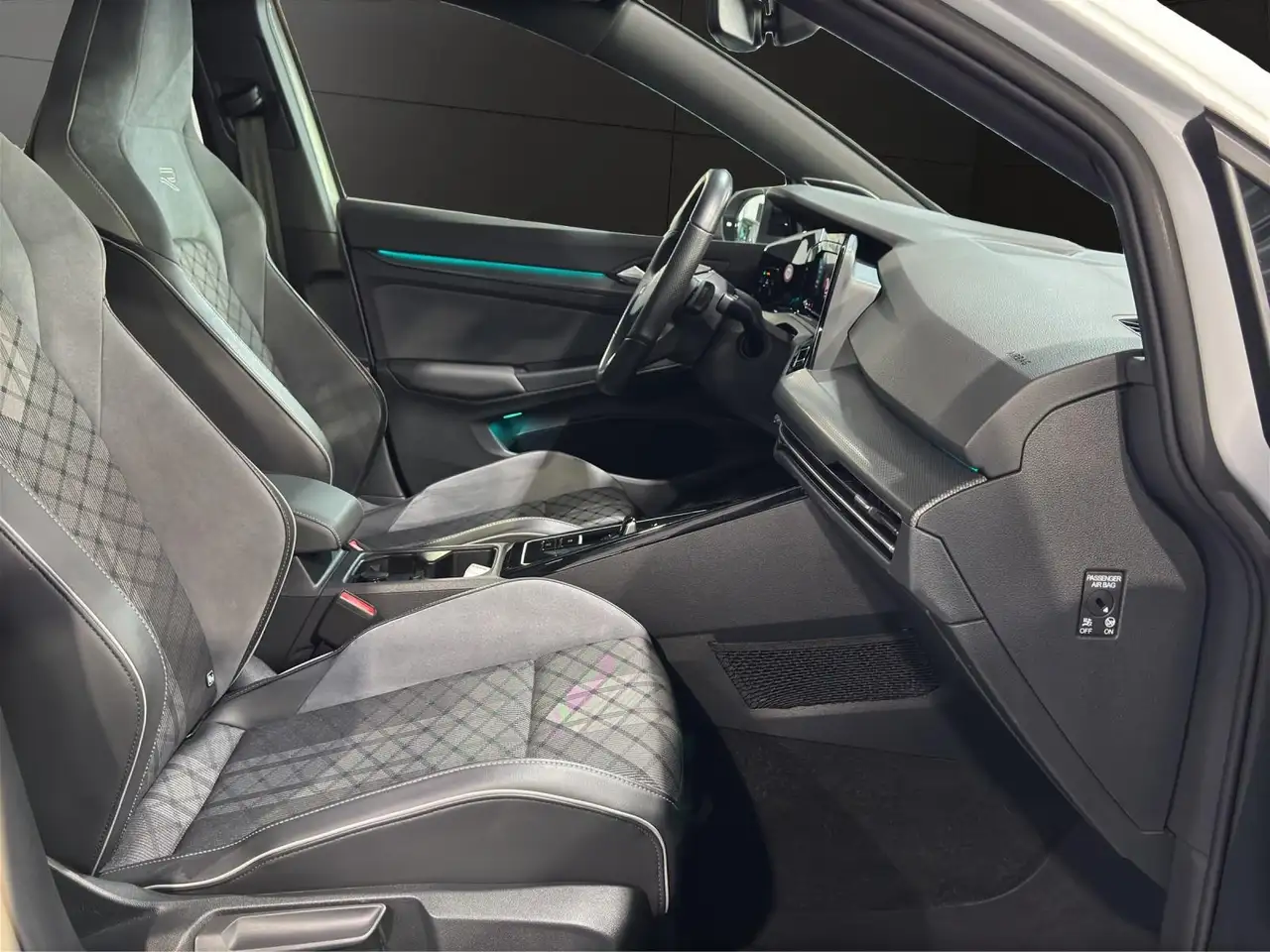 Volkswagen Golf R-Line 1.5 eTSI*ACC*CAM*LED*AHK*Keyless* — معرض صور السيارة 16