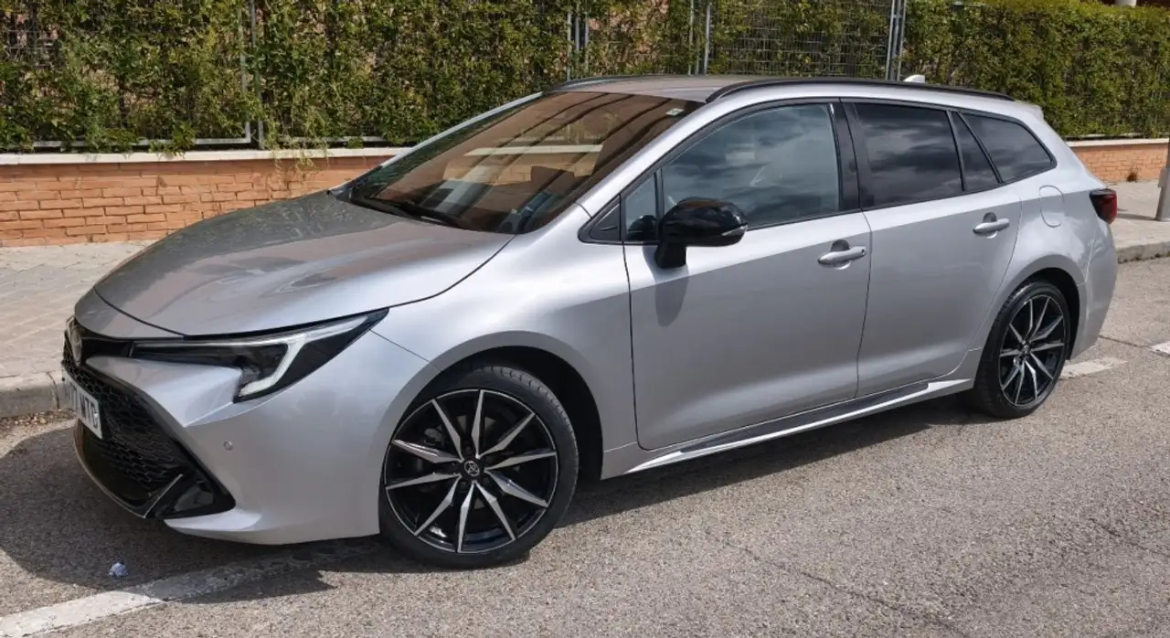 Toyota Corolla Touring Sports 200H GR Sport — Galerie du véhicule 2