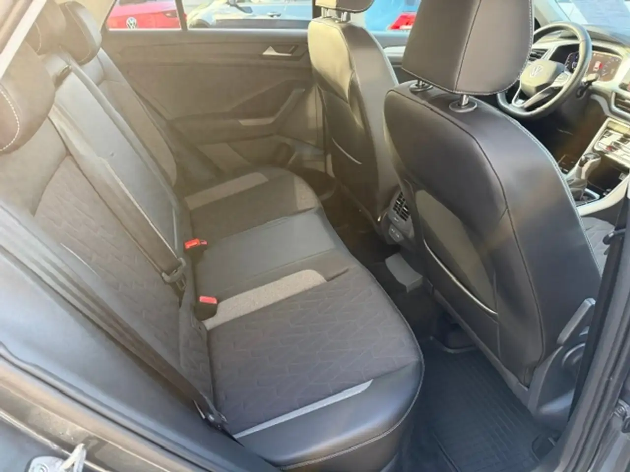 Volkswagen T-Roc D11 1.5 TSI DSG GOAL — معرض صور السيارة 12