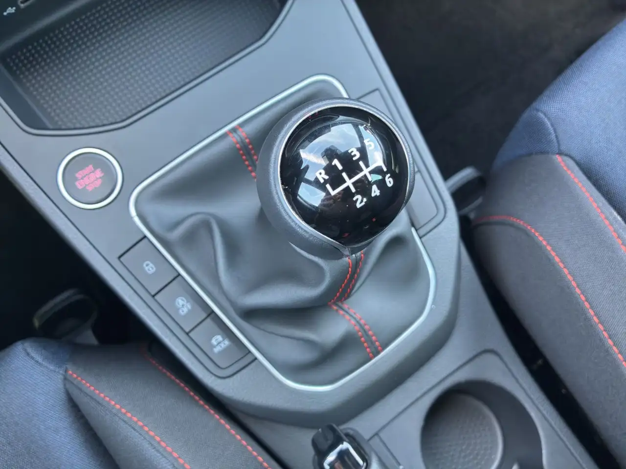 SEAT Ibiza 1.0 TSI FR LED/ACC/Kamera/App/Navi — معرض صور السيارة 9