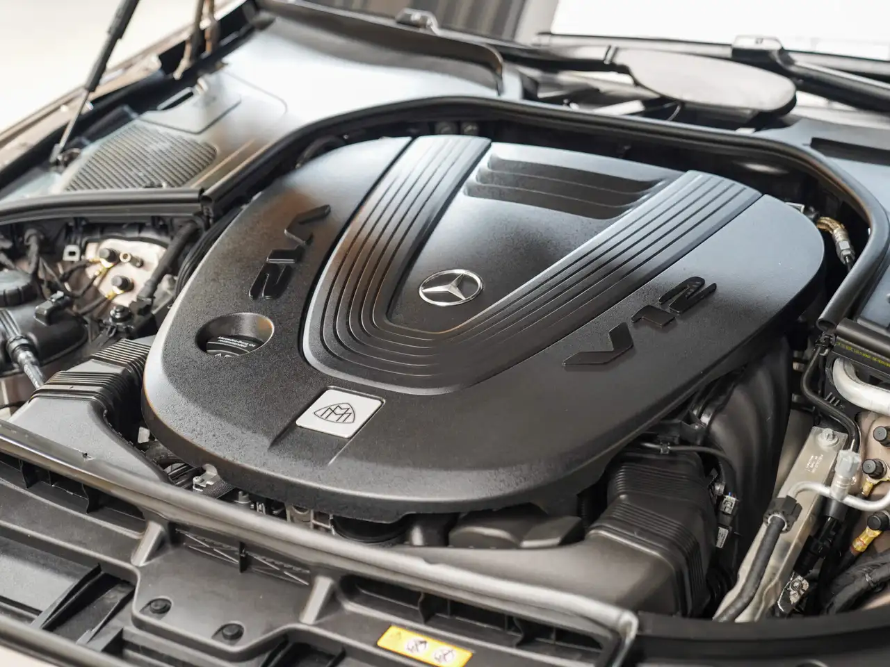 Mercedes-Benz S 680 S 680 MAYBACH Zweifarbenlackierung High-End Inte — معرض صور السيارة 10