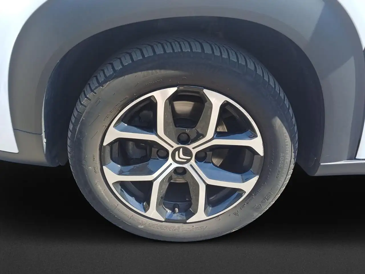 Citroen C3 Aircross PureTech 110 S&S Shine — Vehicle gallery 8
