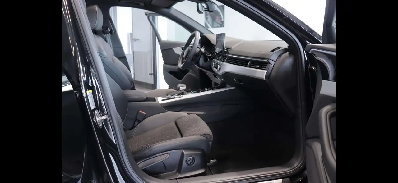 Audi A4 35 TFSI S line — Vehicle gallery 13