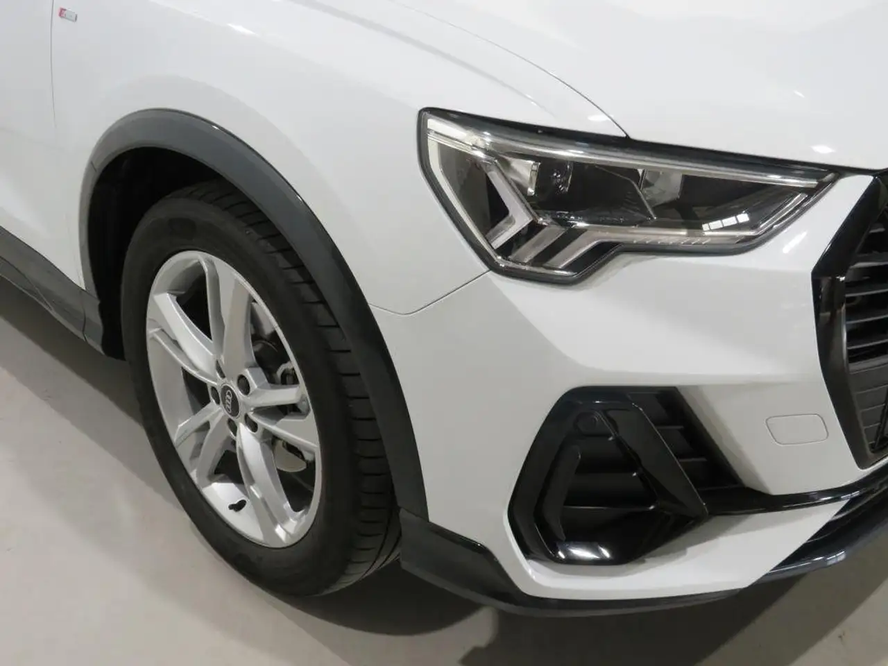 Audi Q3 35 TDI Black line S tronic 110kW — Galería del vehículo 6
