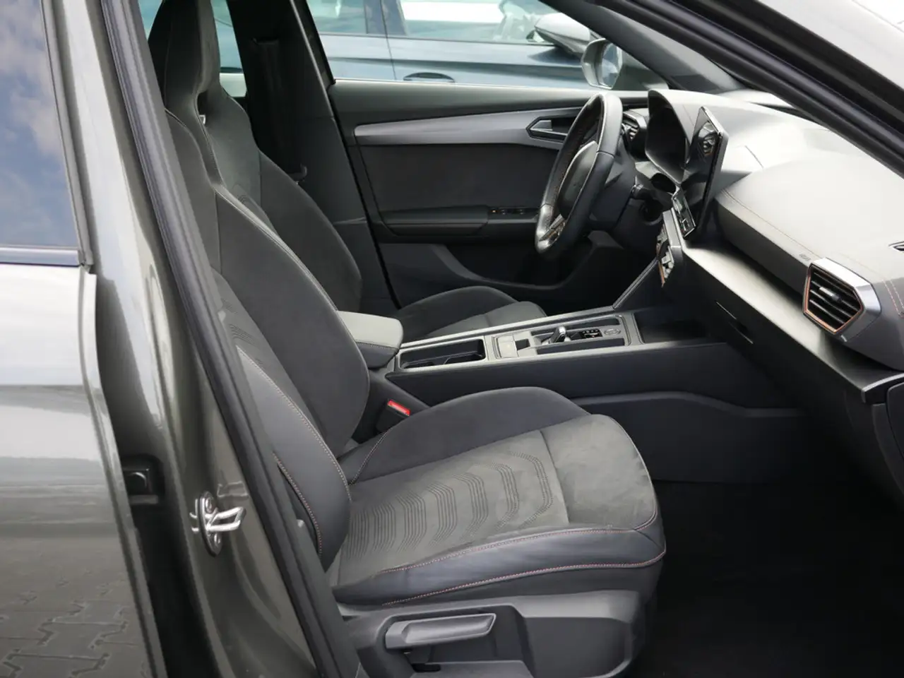 CUPRA Formentor 2.0 TSI VZ Tribe Edition 4Drive LED — Vehicle gallery 3