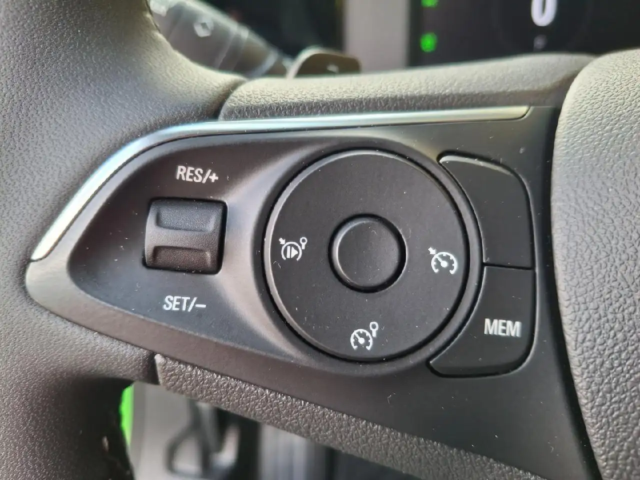 Opel Mokka EleganceStyle AT8 AHK ACC Si+LeHz LED PP Kamera — Galería del vehículo 14