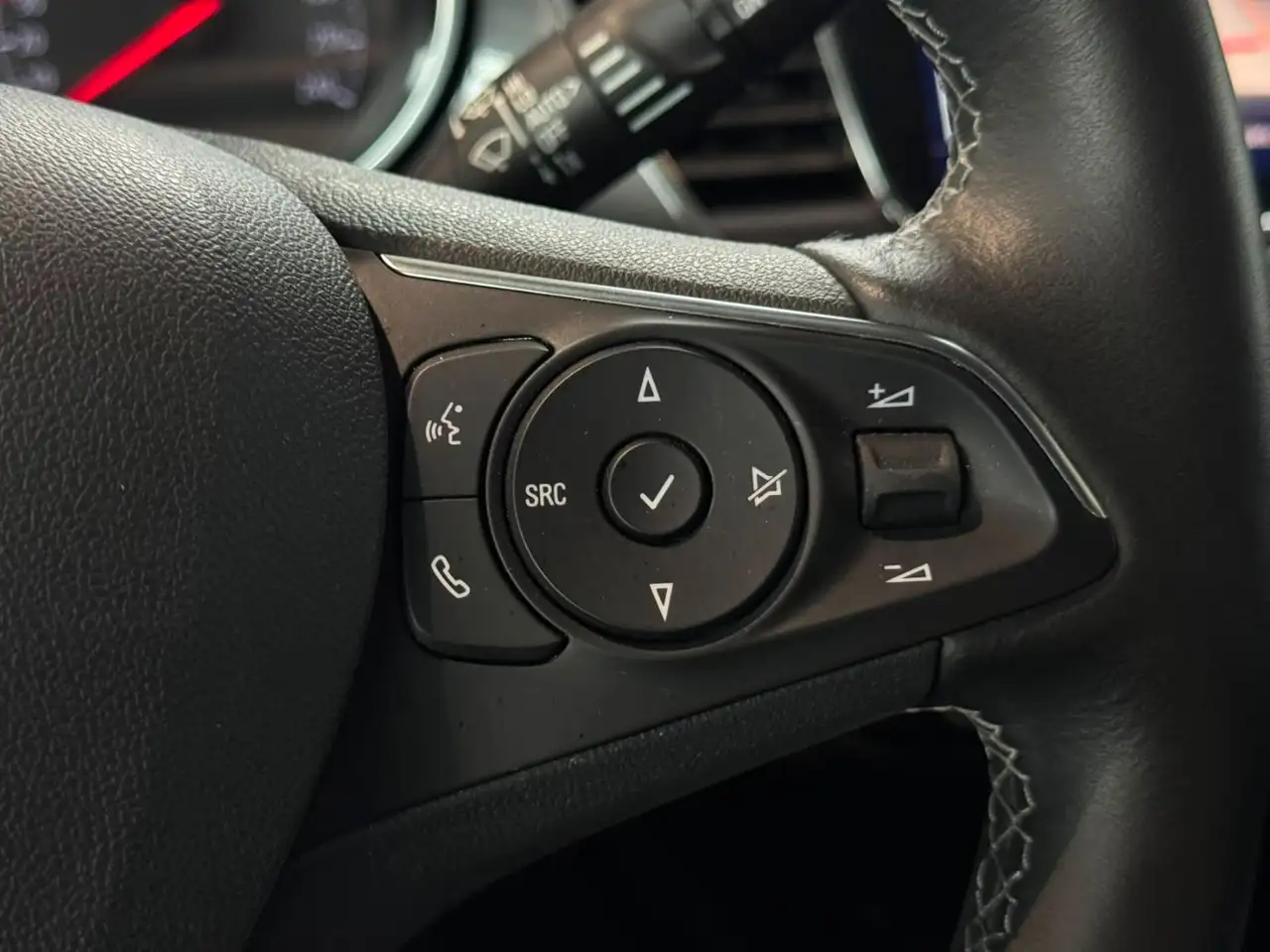 Opel Crossland 1.2 Turbo Enjoy LED+Navi+SHZ+2xKlima — Galería del vehículo 18
