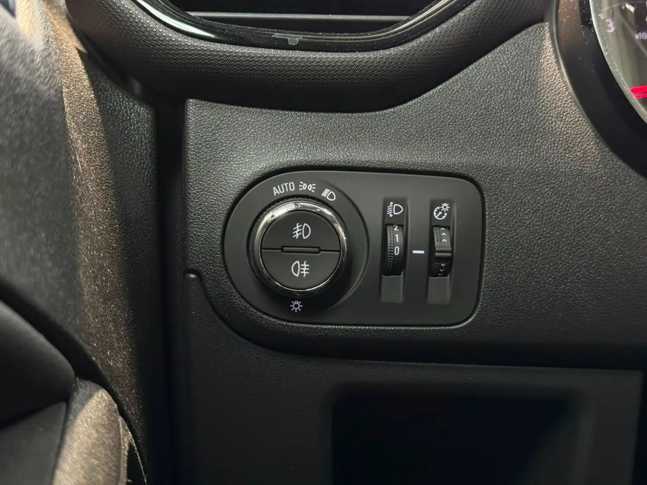 Opel Crossland 1.2 Turbo Enjoy LED+Navi+SHZ+2xKlima — Galería del vehículo 30