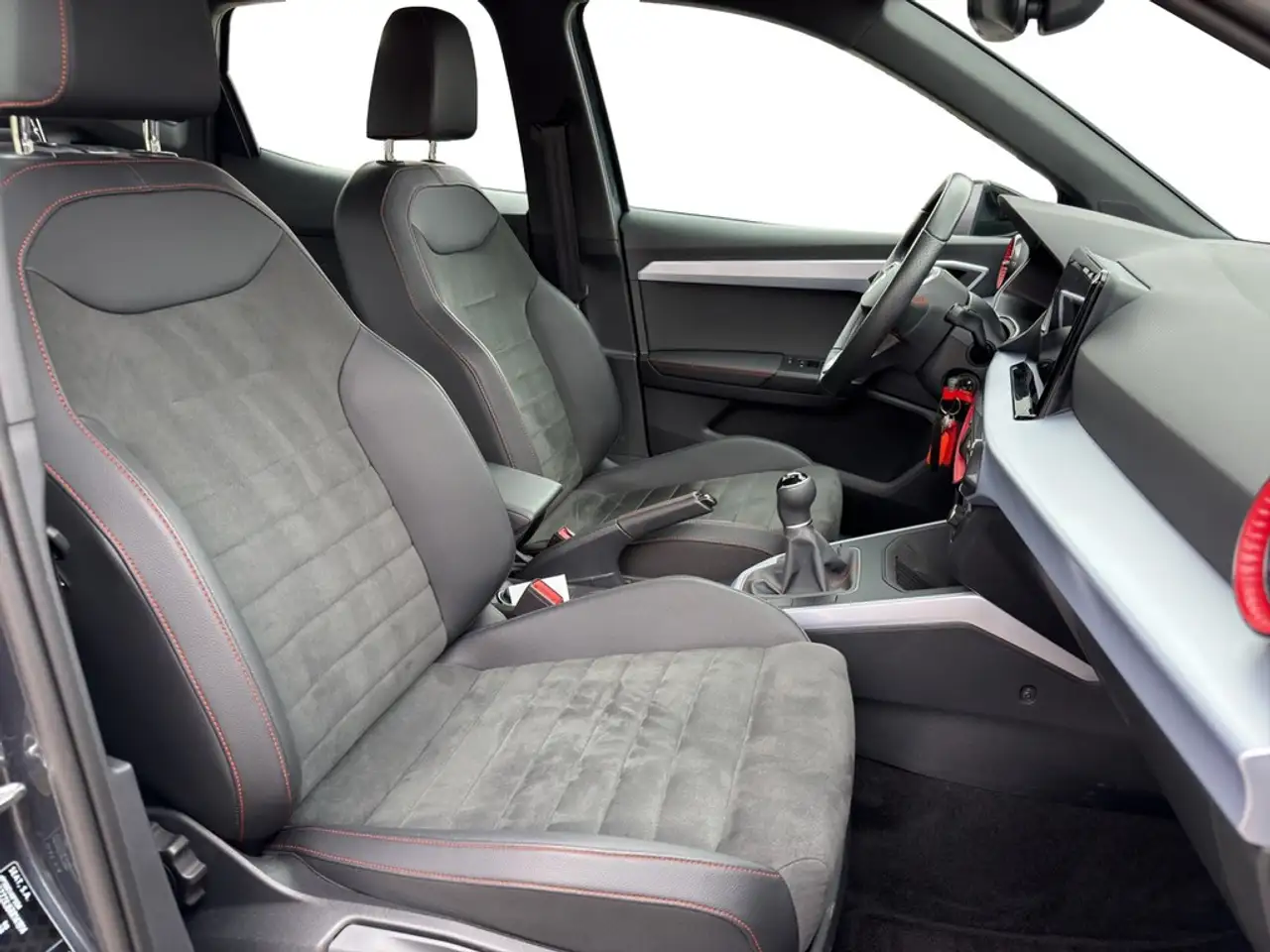 SEAT Arona 1.0 TSI FR AHK*LED*NAV*SHZ*ACC*PDC*VIRTUAL*17"A... — Galería del vehículo 12