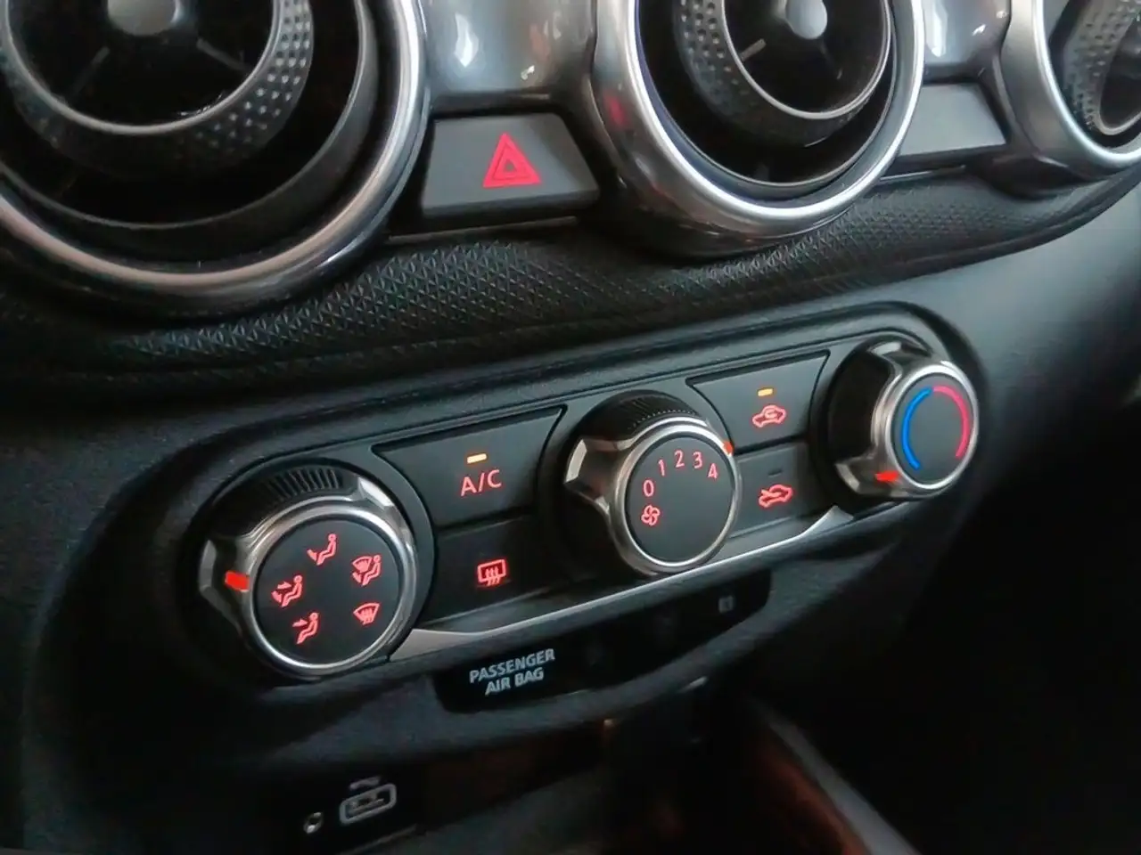 Nissan Juke 1.0 DIG-T Acenta 4x2 114 — Galería del vehículo 21