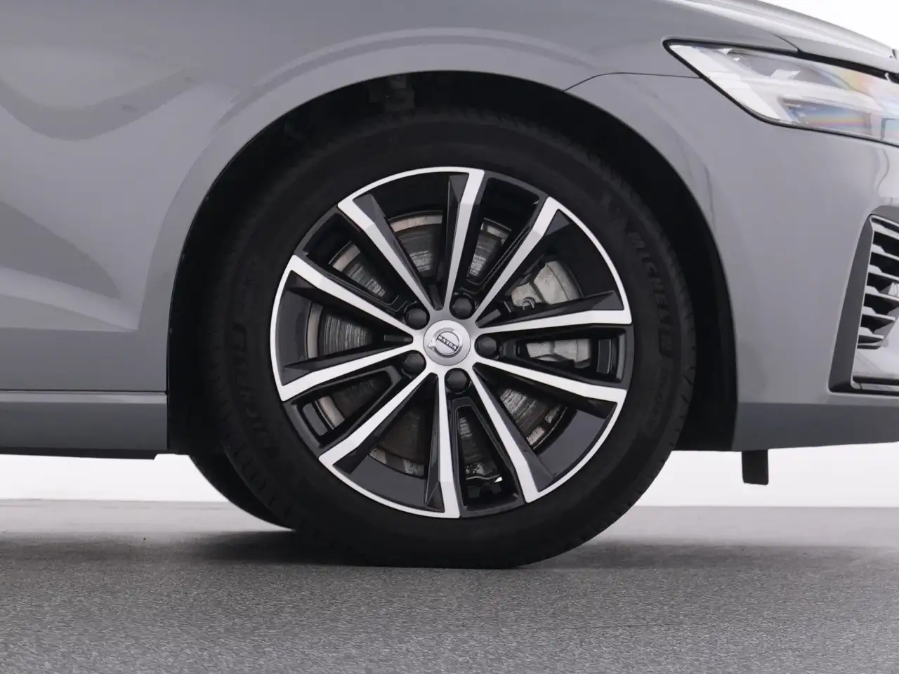 Volvo V60 T8 Recharge Plus Dark+WINTERPAK+MEMORY+LM — معرض صور السيارة 23