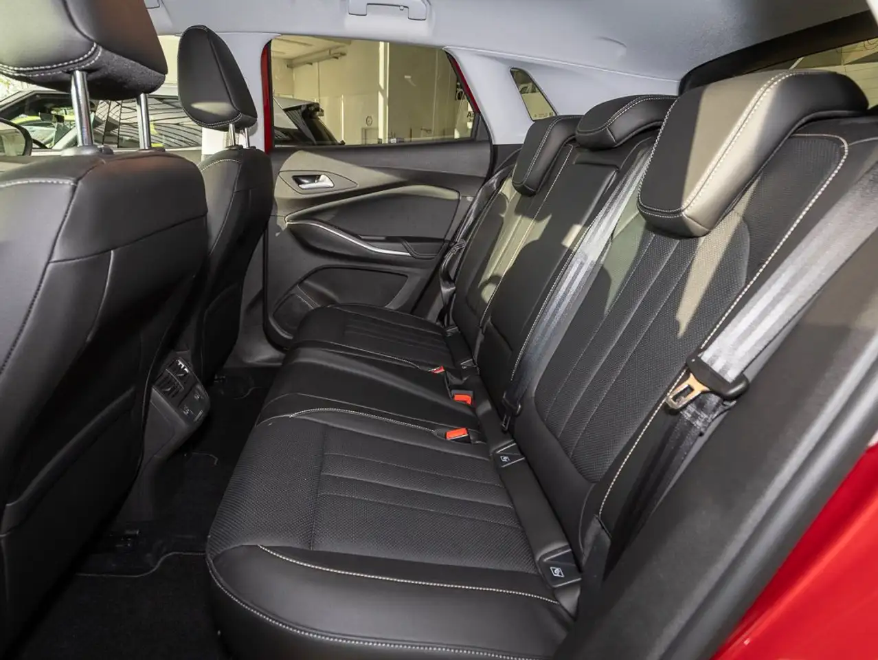 Opel Grandland 1.2 Turbo Ultimate +AHK+L/SHZ+RFK360+ — معرض صور السيارة 13