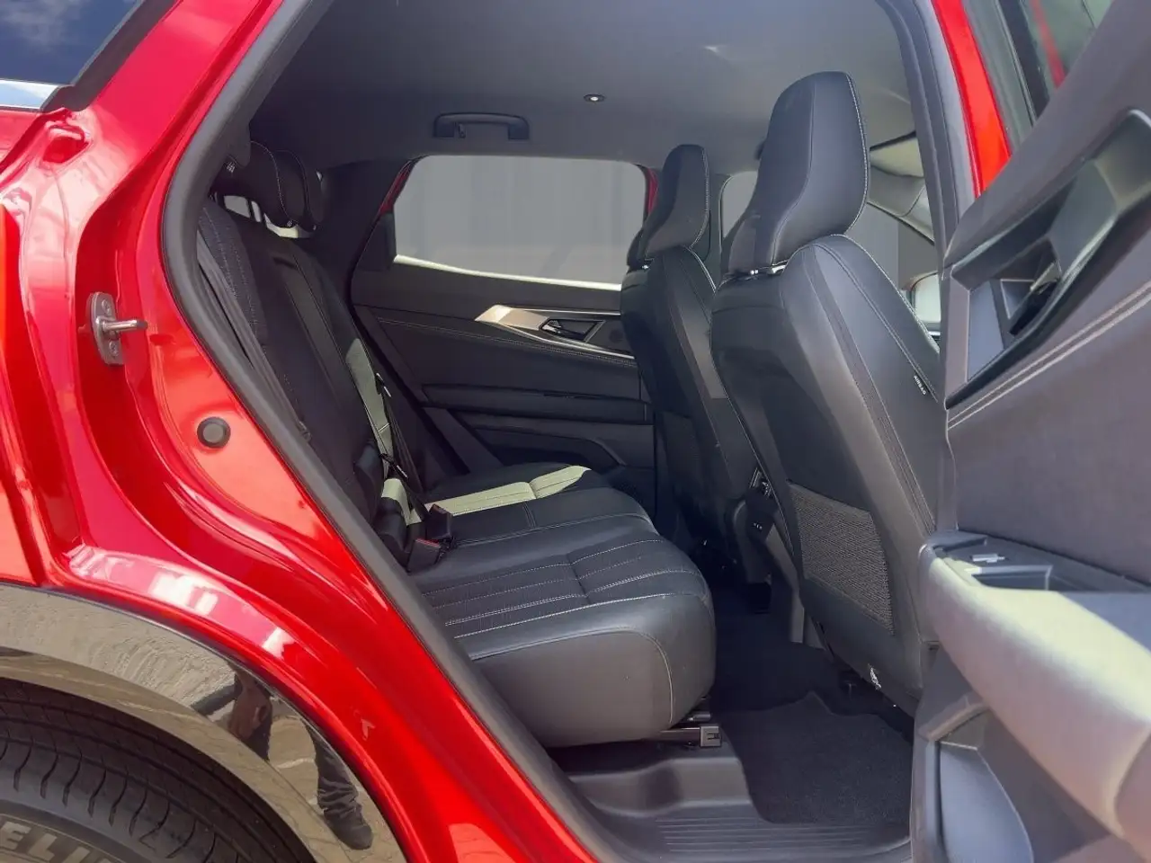 Renault Austral 1.2 E-TECH 200 Techno — Vehicle gallery 9