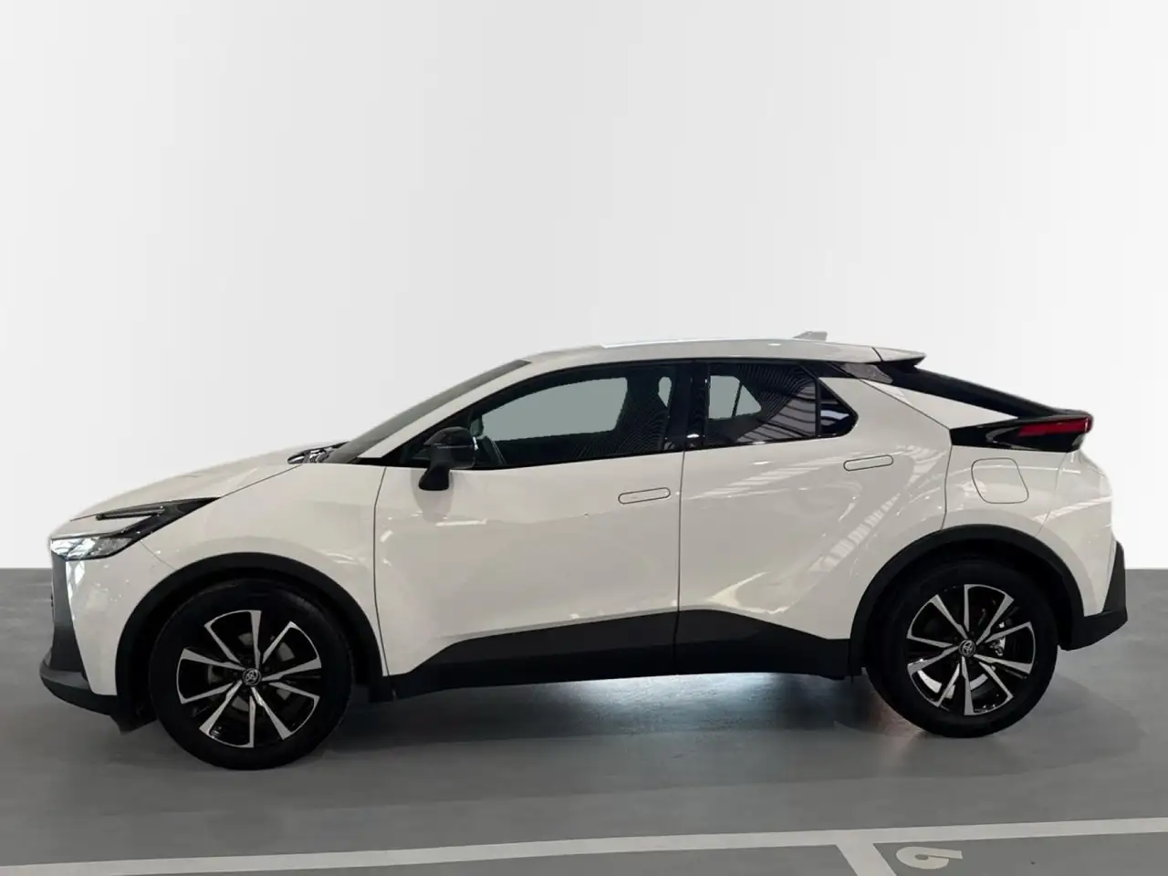 Toyota C-HR 1.8 140H Advance — معرض صور السيارة 4