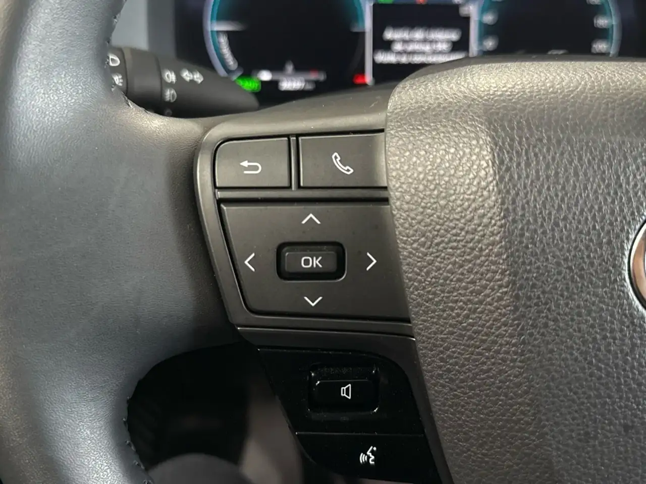 Toyota C-HR 1.8 140H Advance — معرض صور السيارة 18