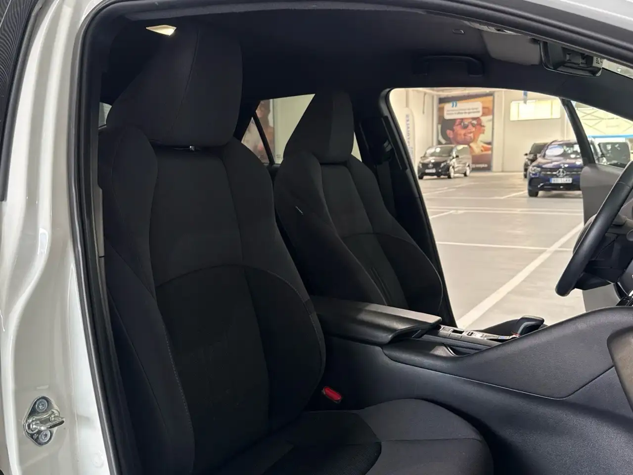 Toyota C-HR 1.8 140H Advance — معرض صور السيارة 22