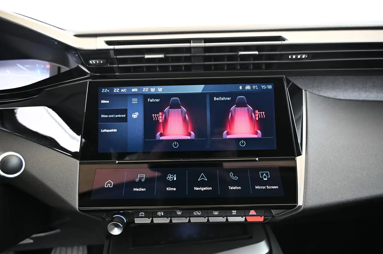 Peugeot 308 SW 1.2 130 EAT8 Allure LED/NAVI/WINTER-PAKET/16 — Galerie du véhicule 23