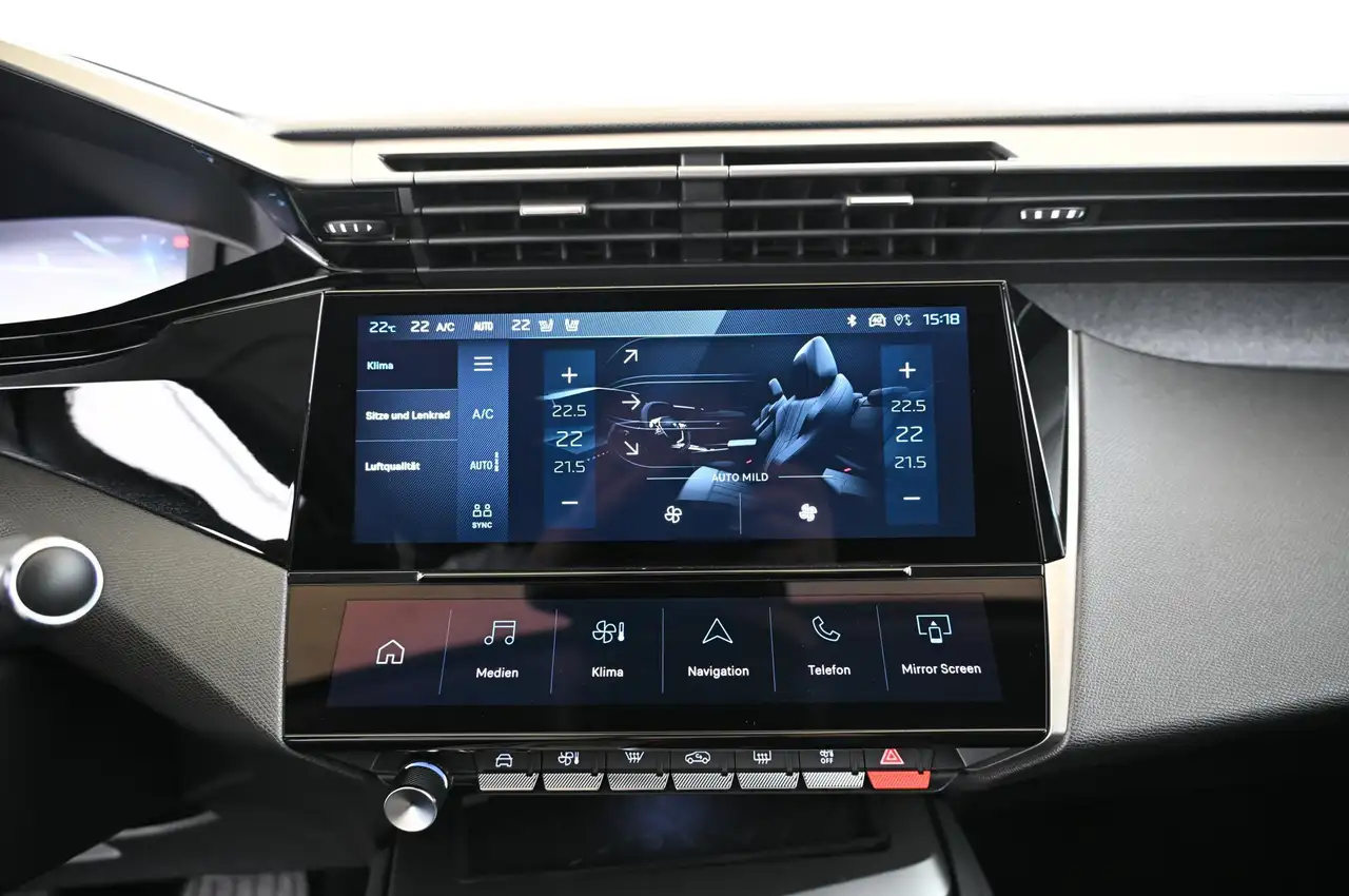 Peugeot 308 SW 1.2 130 EAT8 Allure LED/NAVI/WINTER-PAKET/16 — Galerie du véhicule 22