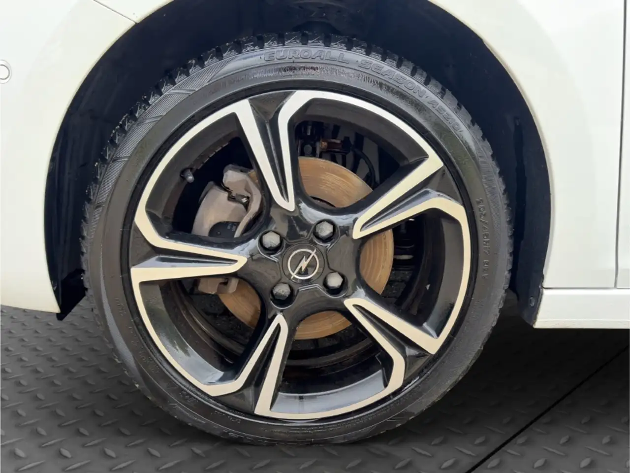 Opel Corsa GS-LINE 1.2 Turbo AT *LED*CARPLAY*CAM*SITZHZG* — Vehicle gallery 6