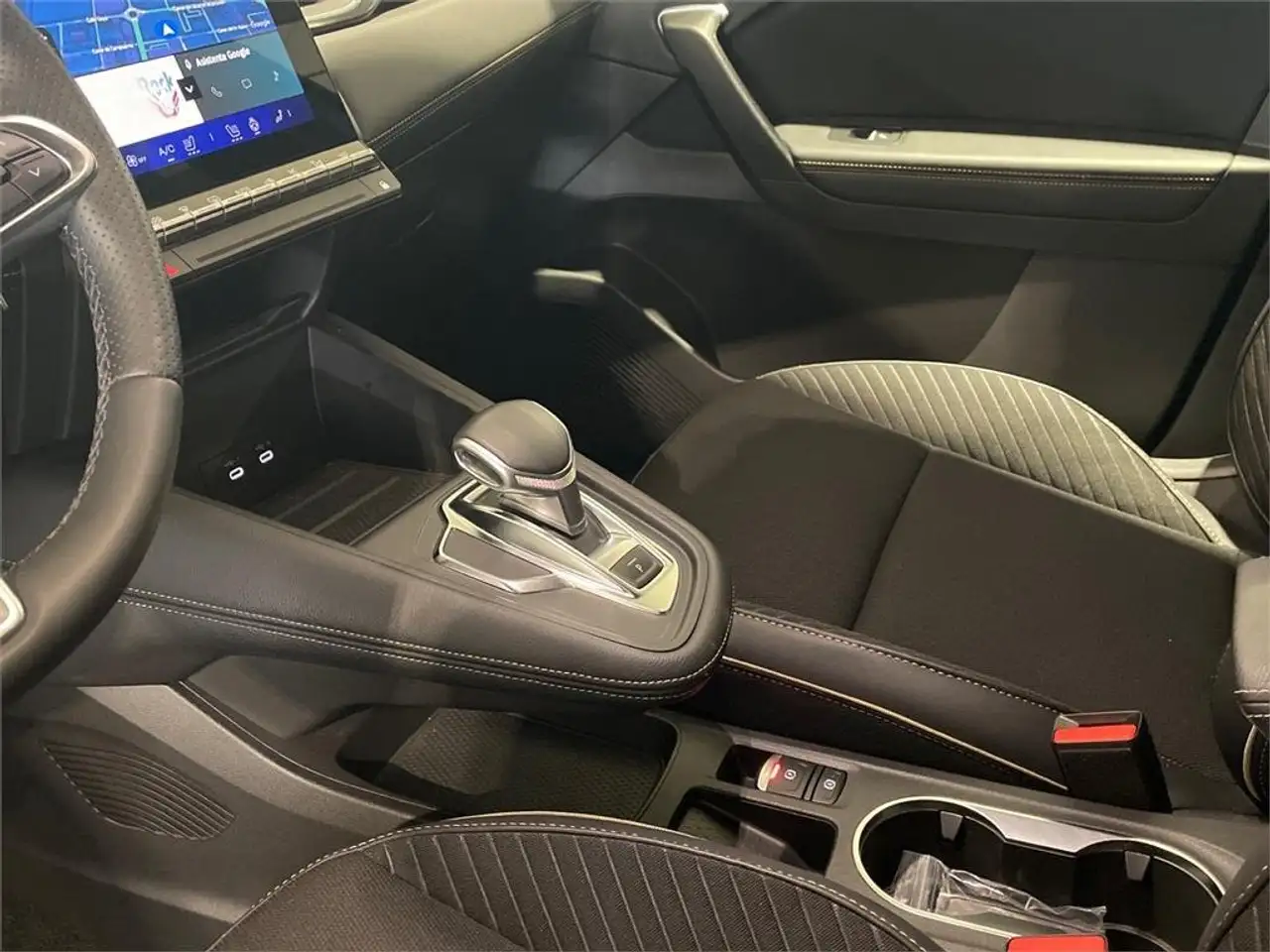Renault Symbioz E-TECH Full Hybrid Iconic 105kW — Vehicle gallery 17