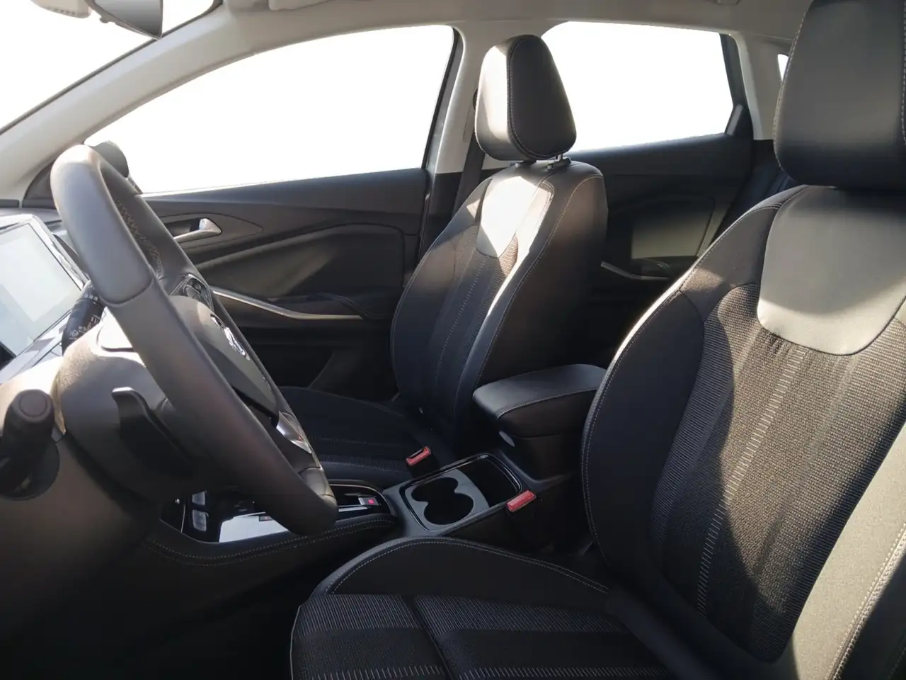 Opel Grandland 1.2 Enjoy Automatik, Sitzheizung — Galería del vehículo 11