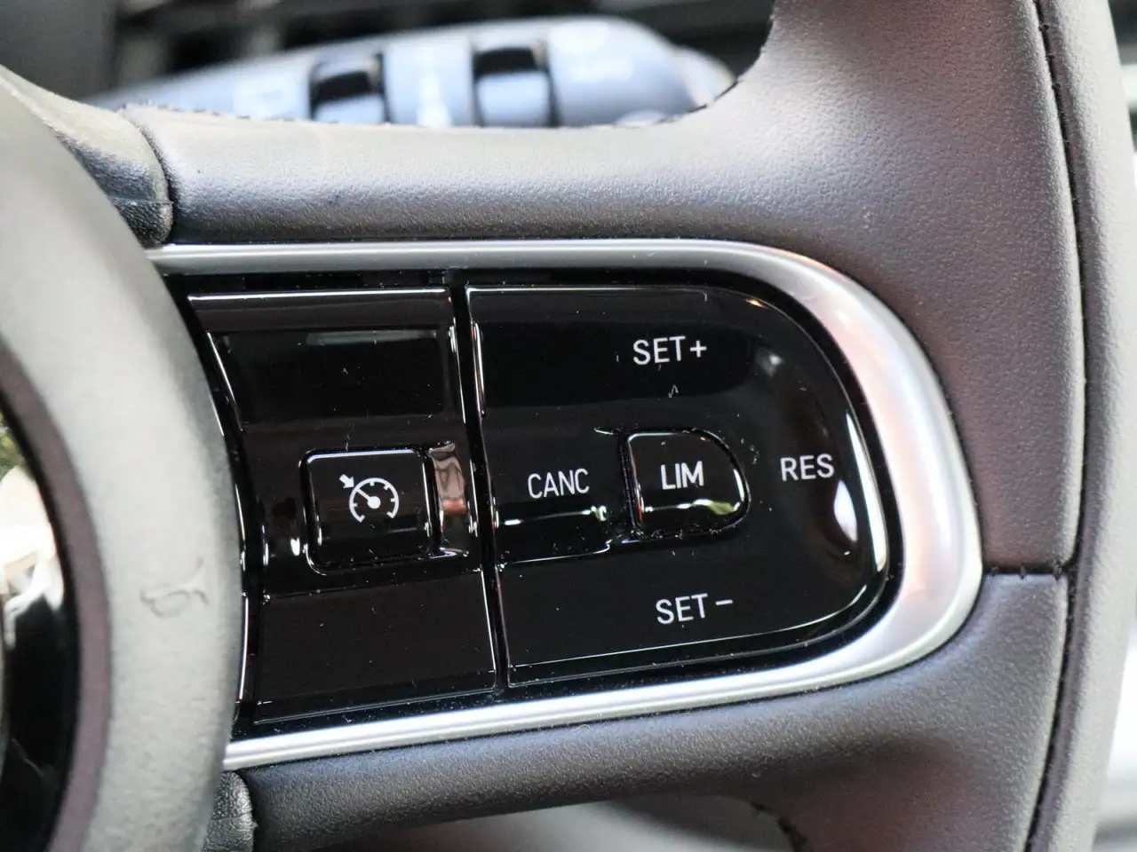 Fiat 500 Neuer 500 Base*PDC*Klimaautomatik*CarPlay*ALU* — Vehicle gallery 14