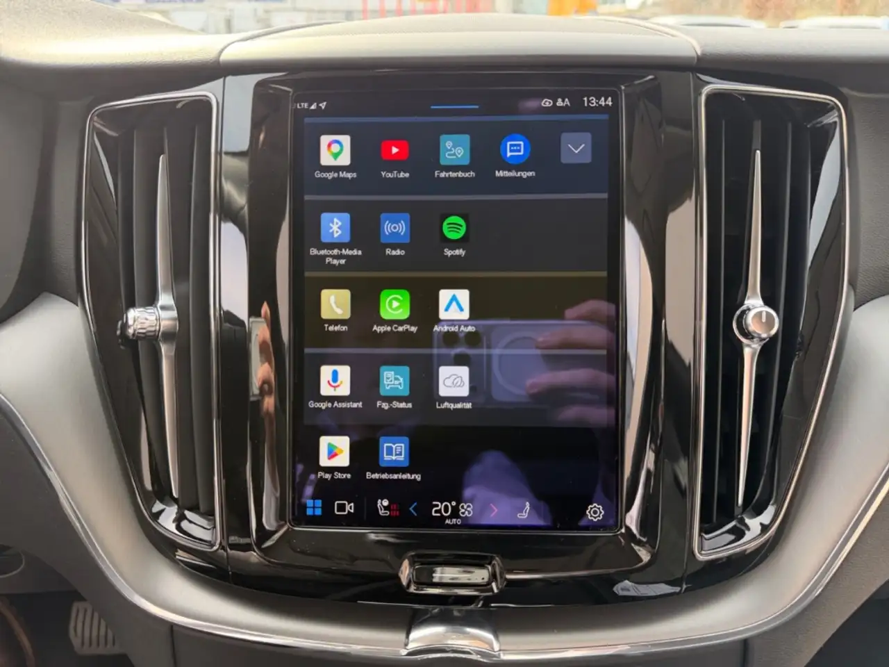 Volvo XC60 B4 Mild-Hybrid Benzin Core Leder Digitales Cockpit — معرض صور السيارة 23