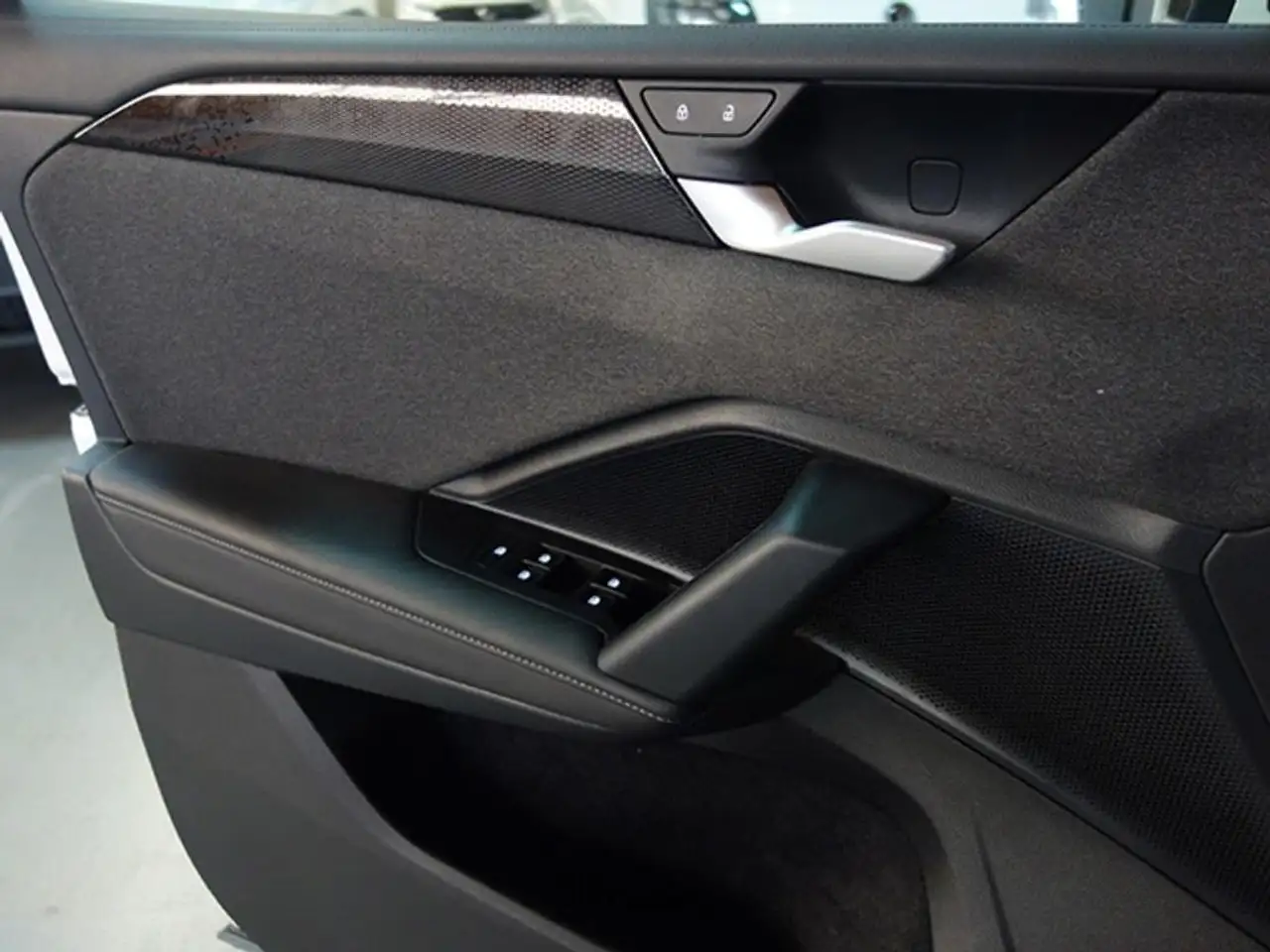 Volkswagen Tiguan 1.5 eTSI DSG 96kW — معرض صور السيارة 19