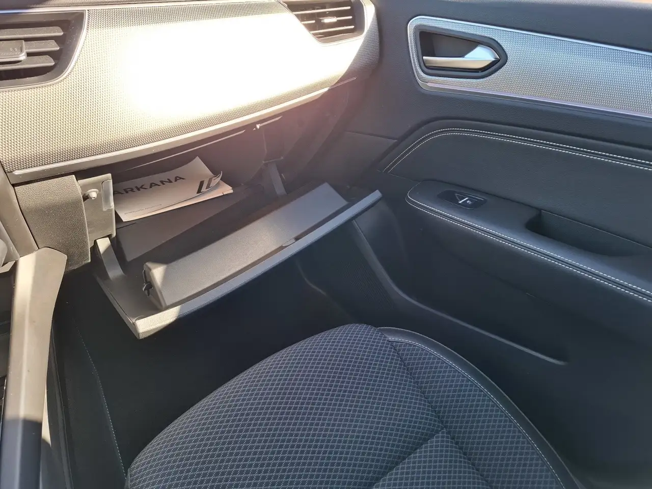 Renault Arkana TECHNO Mild Hybrid 140 EDC — Galería del vehículo 28
