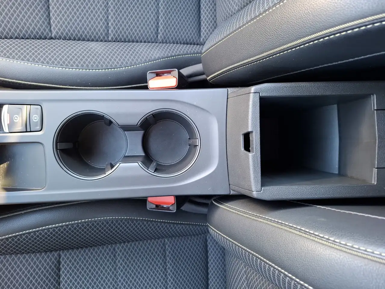 Renault Arkana TECHNO Mild Hybrid 140 EDC — Galería del vehículo 27