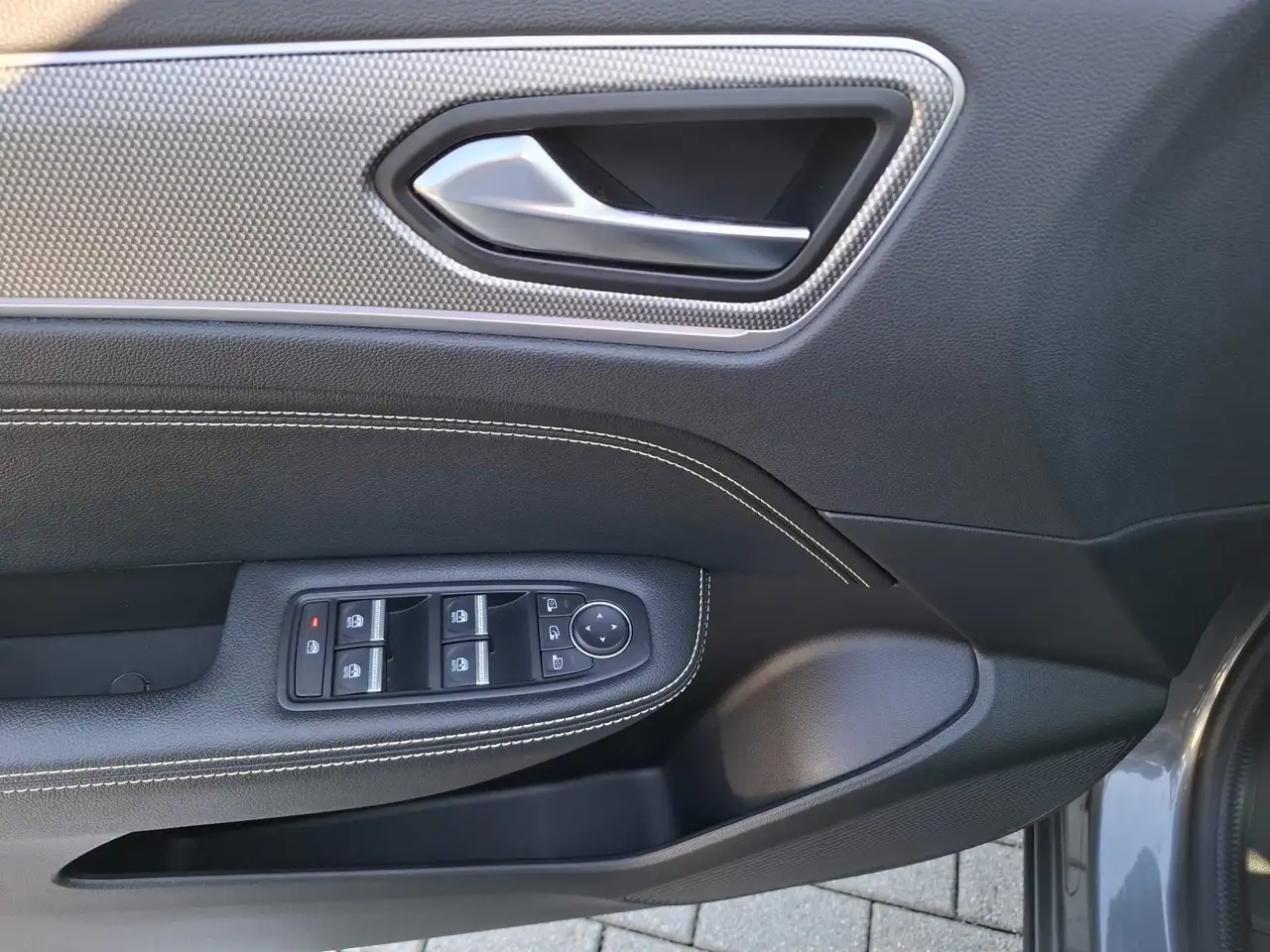 Renault Arkana TECHNO Mild Hybrid 140 EDC — Galería del vehículo 33