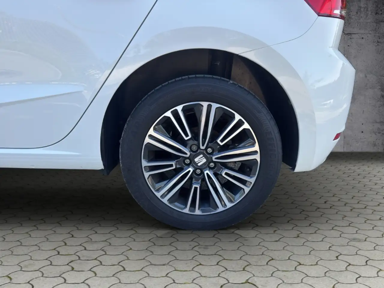 SEAT Ibiza 1.0 TSI Style Edition KAMERA FULL LINK LED SHZ DAB — Galerie du véhicule 31