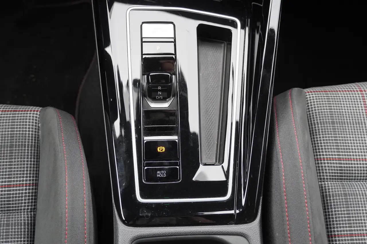Volkswagen Golf VIII 2.0 GTI LED Sitzheizung Kamera — Galería del vehículo 13