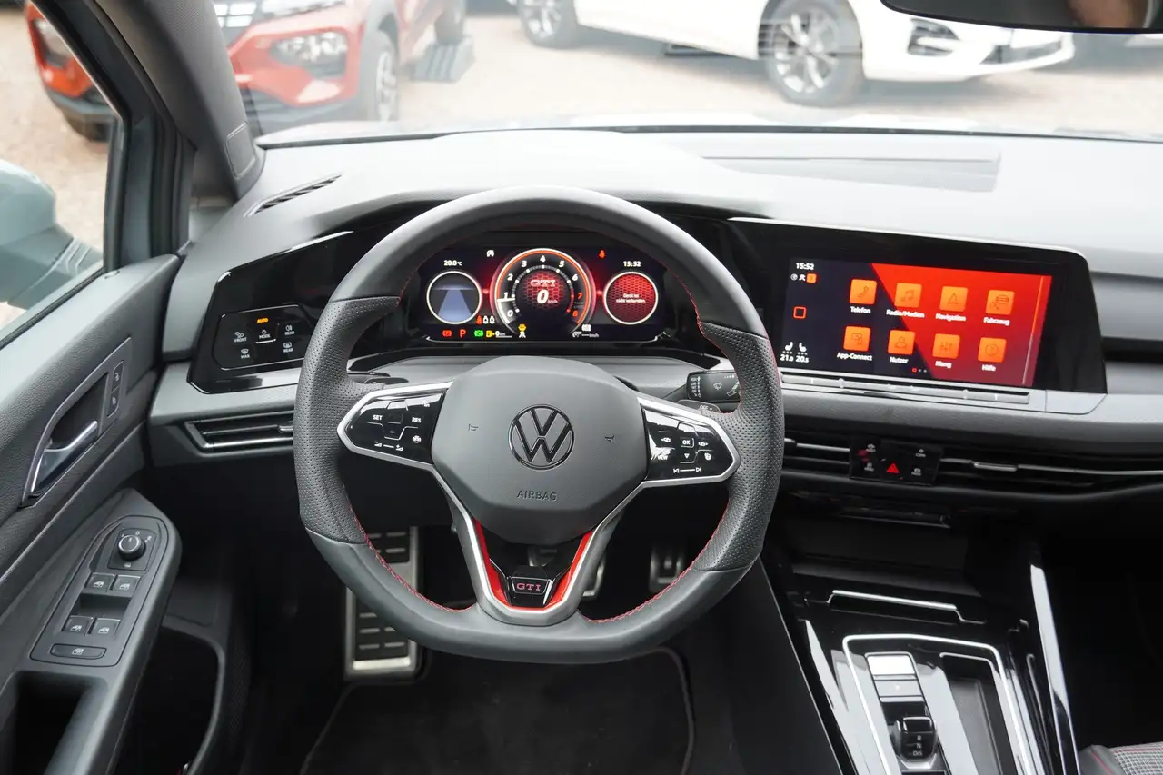 Volkswagen Golf VIII 2.0 GTI LED Sitzheizung Kamera — Galería del vehículo 8