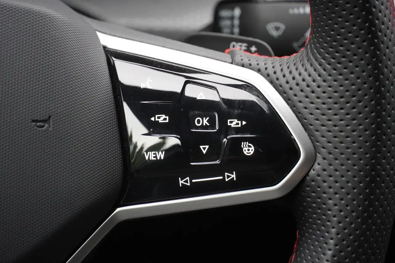 Volkswagen Golf VIII 2.0 GTI LED Sitzheizung Kamera — Galería del vehículo 15