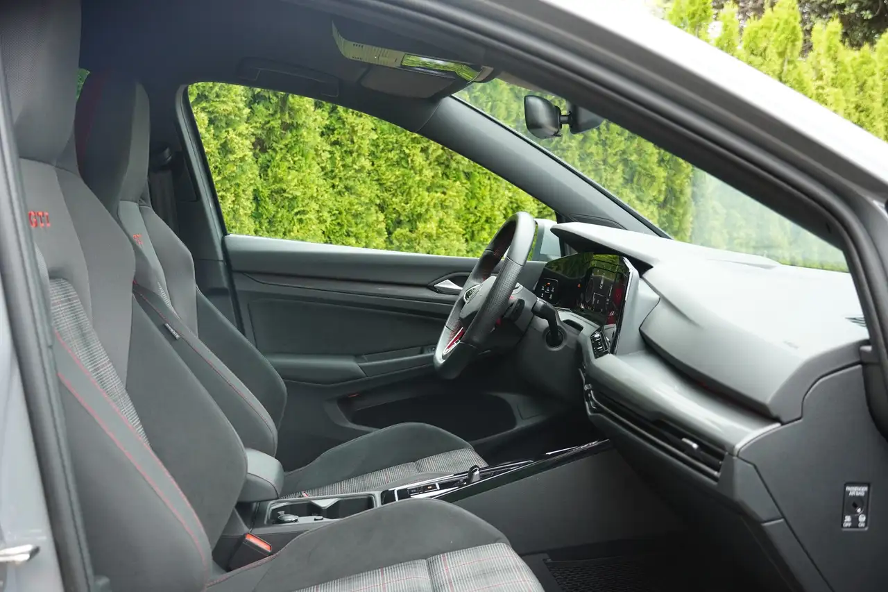 Volkswagen Golf VIII 2.0 GTI LED Sitzheizung Kamera — Galería del vehículo 27
