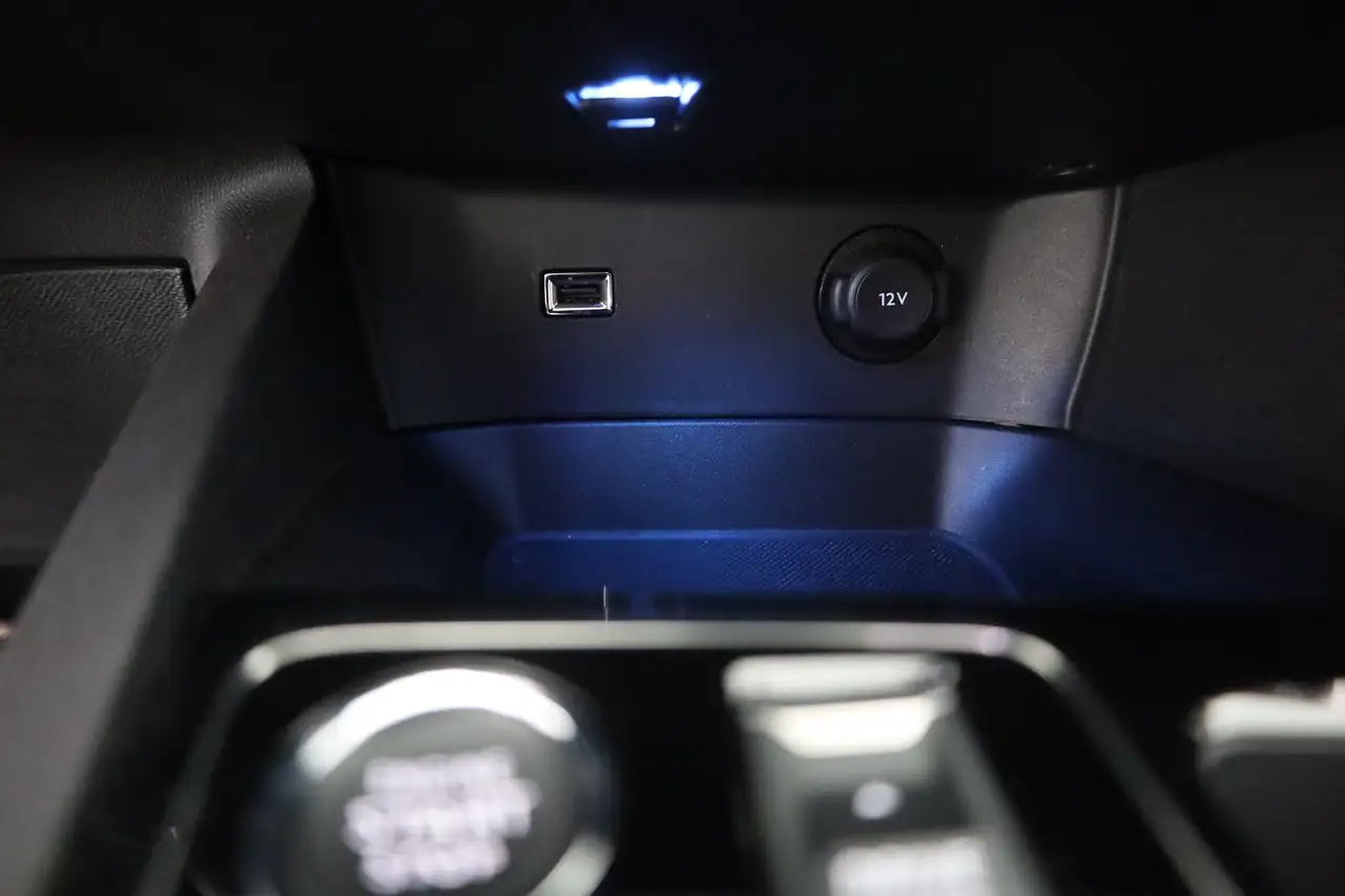 Peugeot 3008 1.2 e-THP Aut. Allure Pack LED Navi Kamera — معرض صور السيارة 13