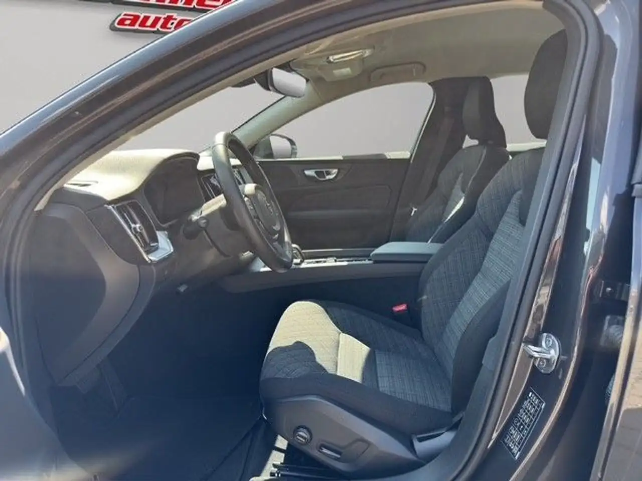 Volvo V60 B3 B DKG Core+ACC+Kamera+LED — Vehicle gallery 5