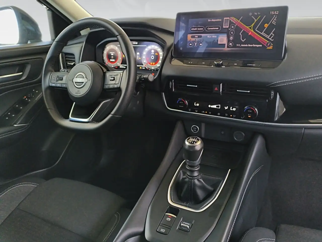 Nissan Qashqai 1.3 DIG-T mHEV 12V N-Connecta 4x2 103kW — معرض صور السيارة 9