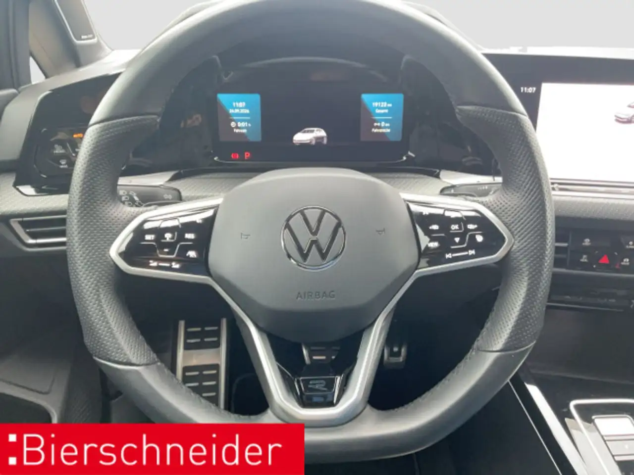 Volkswagen Golf 8 1.5 eTSI DSG R-Line Black AHK MATRIX CAM — Vehicle gallery 11