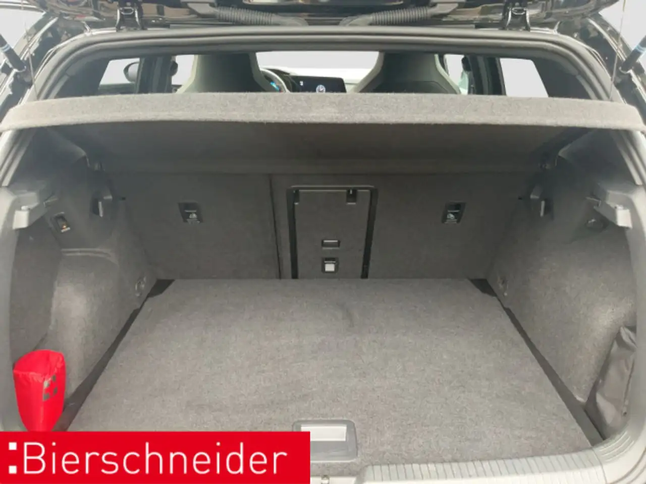 Volkswagen Golf 8 1.5 eTSI DSG R-Line Black AHK MATRIX CAM — Vehicle gallery 20