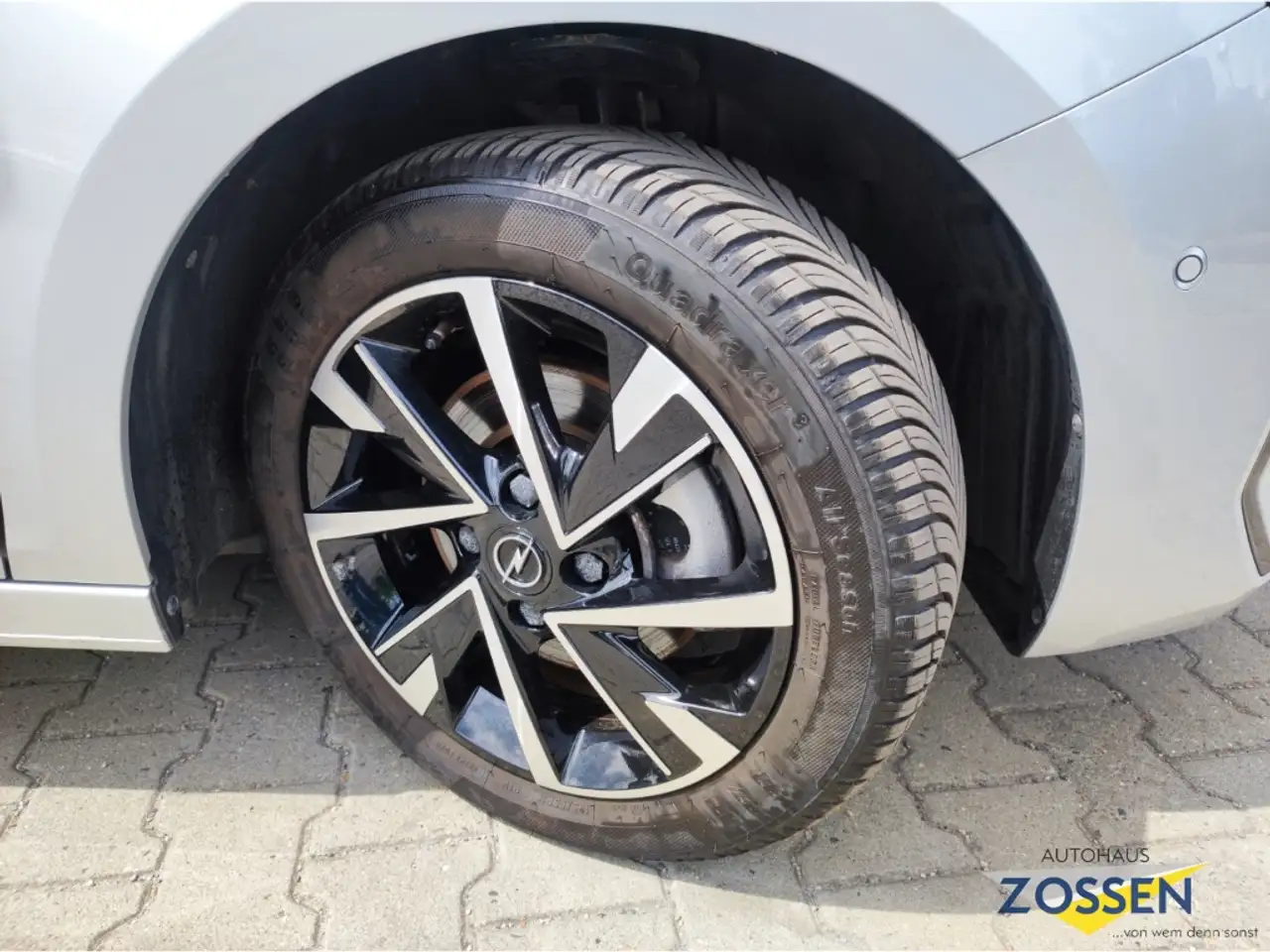 Opel Corsa GS Klimaaut, Kamera, Allwetter, Sitzhzg, Lenkradhe — Vehicle gallery 5