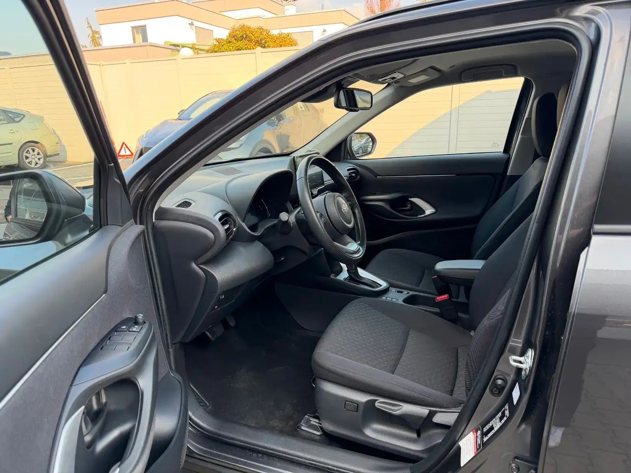 Toyota Yaris Cross 1.5l Hybrid*Kamera,ACC,PDC,Alufelgen — Galería del vehículo 9