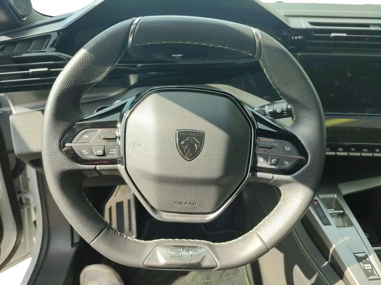 Peugeot 308 Hybrid 136 GT *Leder*NAVI*Kamera*Car Play* — Galerie du véhicule 7