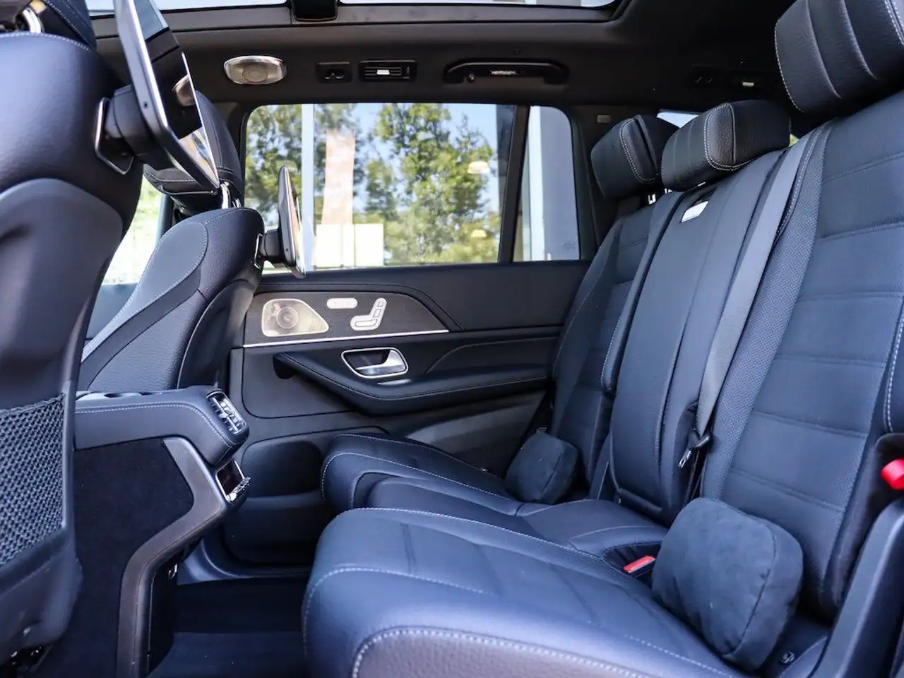 Mercedes-Benz GLS 450 4M AMG Pano/Massage/FondEnt/AHK/Fahrassi — Galería del vehículo 27