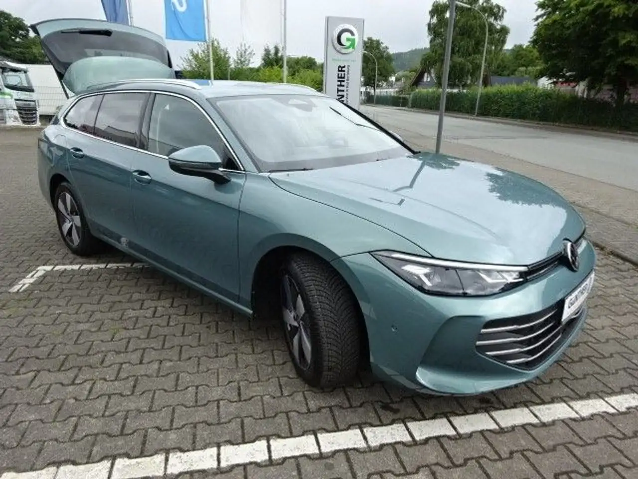 Volkswagen Passat Variant 1.5 eTSI Business*Navi*AHK*LED*SH — Vehicle gallery 18