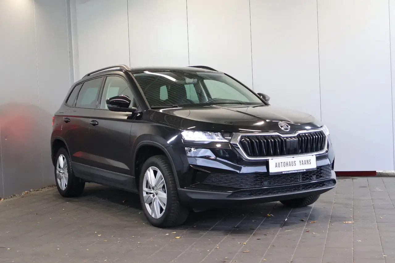Skoda Karoq 1.0 TSI Selection AID+ACC+SIDE+KAM+LED+17" — Vehicle gallery 3