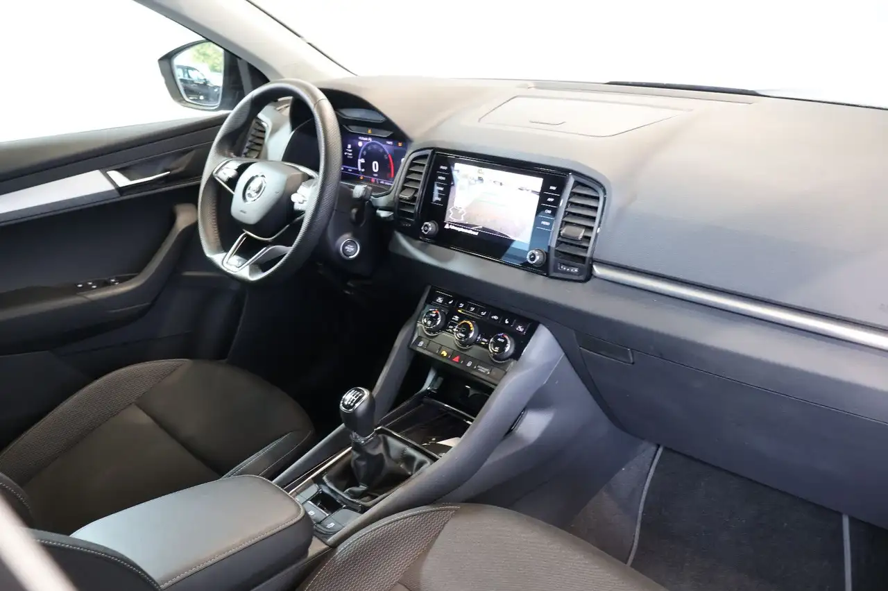 Skoda Karoq 1.0 TSI Selection AID+ACC+SIDE+KAM+LED+17" — Vehicle gallery 13