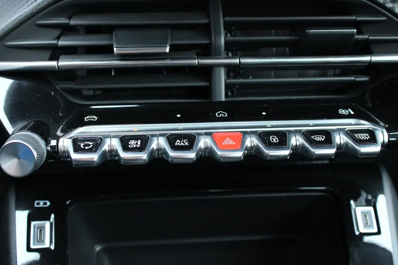 Peugeot 208 1.2 100PS Active NAVI ANDROID KLIMA 10" HD PDC — Vehicle gallery 10